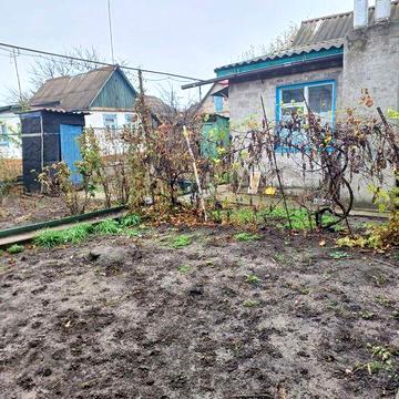 Продам два будинки  на одній ділянці селище  Мирний