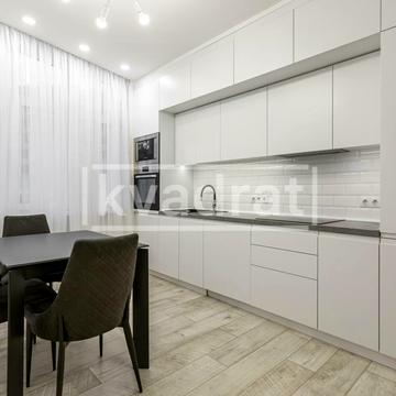 Анни Ахматової вул., 22