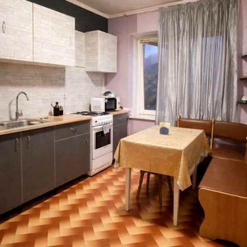 Продаж 3 кімнатної квартири Роздільні кімнати 2 Поверх  Газ Дарницький