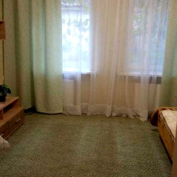 Сдам  1 - кв - правый берег( коммунальные-- свет, вода)