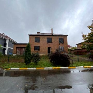 Капітальний будинок в котеджному містечку. Закрита тереторія !!!