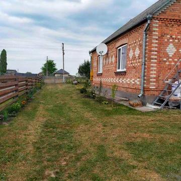 Продаж будинку біля Луцька