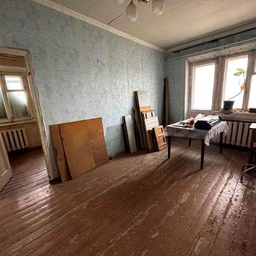 Продам 2 комнатную квартиру под ремонт с газом на Солнечном ж/м