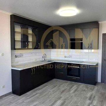 Продам 3-кімнатну квартиру з новим ремонтом на вул. Юрія Пасхаліна, 17