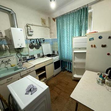 Поділ, продам трикімнатну квартиру на 1-му поверсі, цегляний будинок