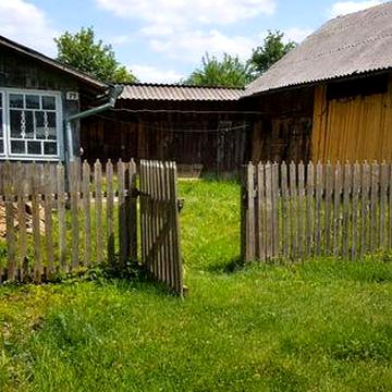 Будинок з ділянкою у мальовничому місці – поруч ліс та гори