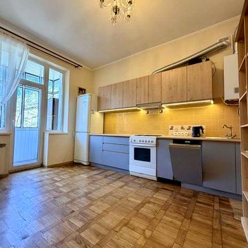 Оренда 3-кімнатної квартири в ближньому центрі, вул. Сахарова