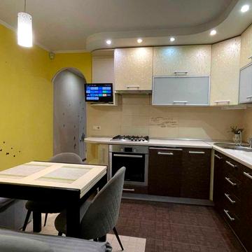 2-комнатная квартира в центе Киева. В. Чорновола 33/30. Без комиссии.