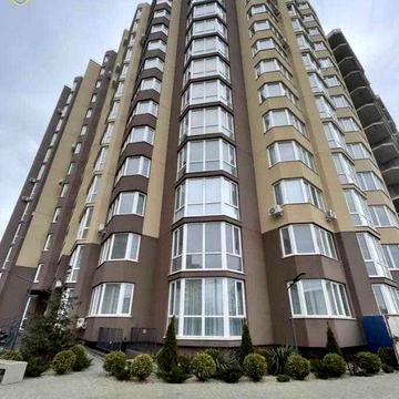 Квартира  з великою кухнею в новому зданому будинку!