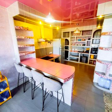 Валерія Лобановського просп. (Червонозоряний), 4-В