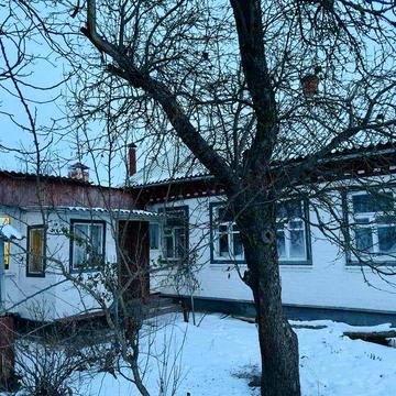 Продам частину будинку  з гаражем і гос спорудами в м.Прилуки