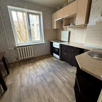 Срочно продам 1 комнатную квартиру с ремонтом на Вильямса 3 этаж