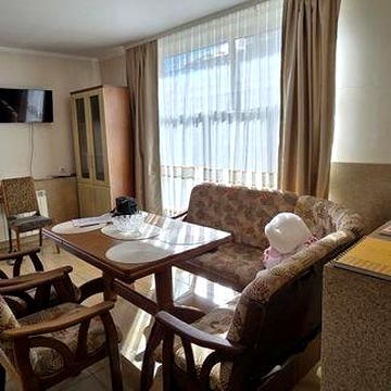 Будинок  з панорамою на гори.