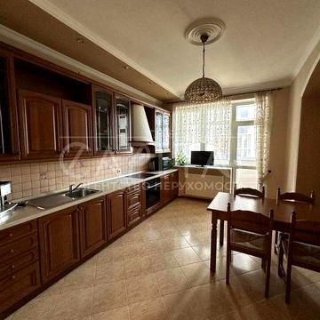 Квартира на Печерську з видом на Палац «Україна»/Інвертор на ліфти