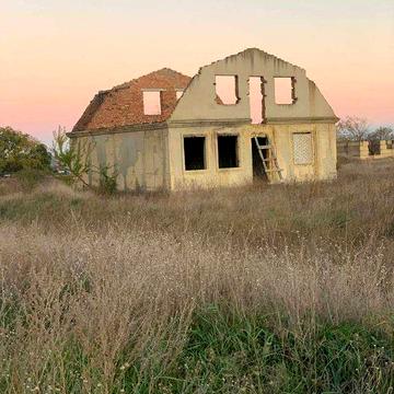 Срочно продам недостроенный дом с участком 15 соток в Теплодаре