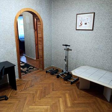 Продається простора 3-кімнатна квартира по вул. Грушевського