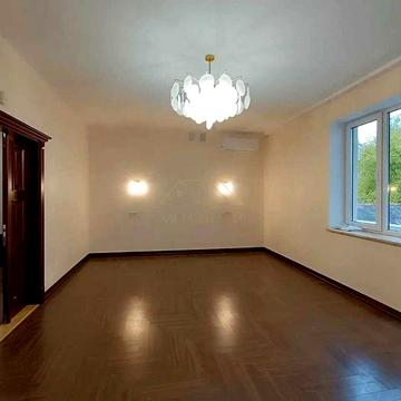 ЦЕНТР Продаж елітної квартири 92м2 в клубному будинку. Гараж 42м2.