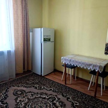 Продам 2 комн. квартиру-гостинку метро индустриальная 10 минут.