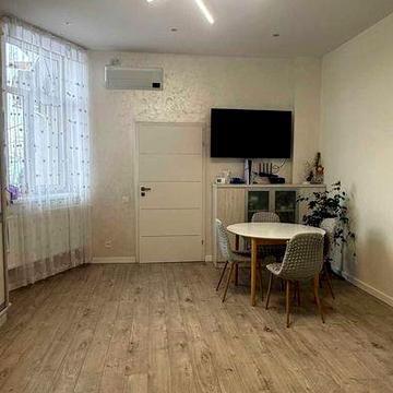 Продається квартира з гаражем