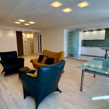 Продаж 3к квартира в історичному центрі 140кв м , вул Назарівська 7б