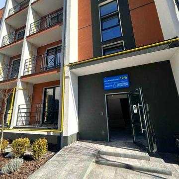 Велика однокімнатна в Гостомелі з наповненням