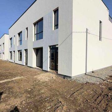 Продам таунхаус №1 з гаражем неподалік міського озера і парку Шевченка