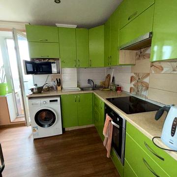 Алмазний, К. Шосе, простора 2-х кімнатна  квартира в гуртожитку