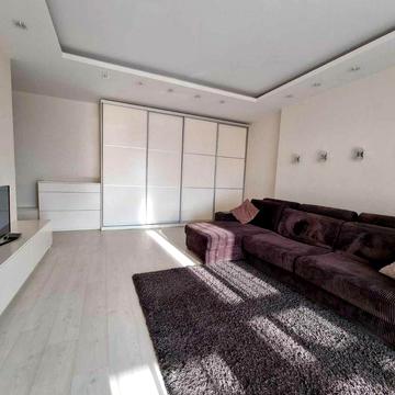 Олександра Поля просп. (Кірова), 16