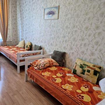 Здам без комісії 3-х кімн.квартиру біля метро Палац України.