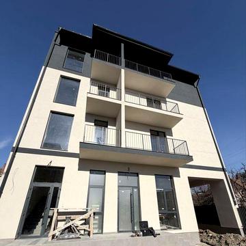 Продаються квартири у зданому будинку