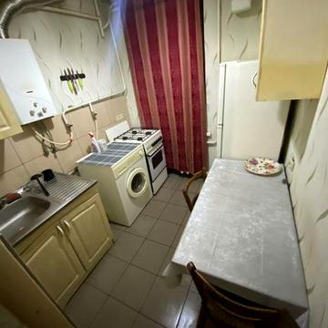 Сдаю1ккв1/5Соляные31/18/5,5,гостинка, газ.колонк.Цена 4500грн+комм.пл