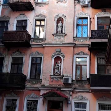 Ніжинська вул., 32