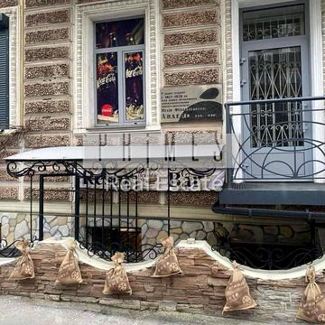 Богдана Хмельницького вул., 50