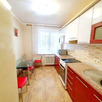 1 кім.кв р-н Площа 700-річчя.
- з ре