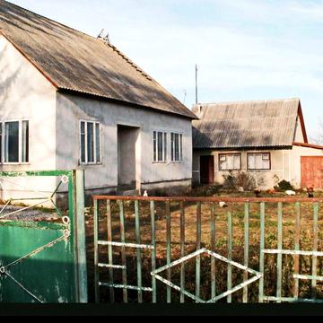 Будинок з ділянкою