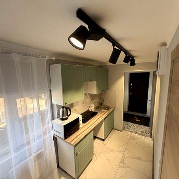 Двокімнатна студія з гарним ремонтом.