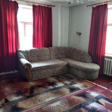 М. Ніжин, Чернігівська область. Здається трикімнатна квартира. Центр.