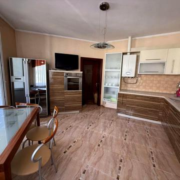 Оренда 3-кімнатної квартири по Кравчука з автономним опаленням