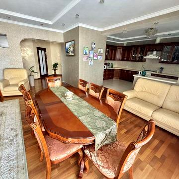 Ексклюзивна кв-ра 156 м2 самий центр - комфорт, простір та престиж