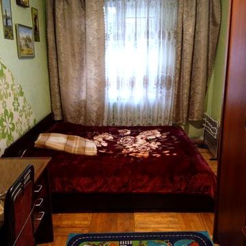 Окрема кім. вже з комунальними. вул. Космонавтів.