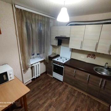 Аренда 1-комнатной квартиры. Центр, район Сталеваров. С ремонтом