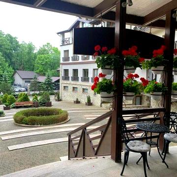 Апартаменти в «Шале Грааль» | SPA, басейн, парк | Трускавець