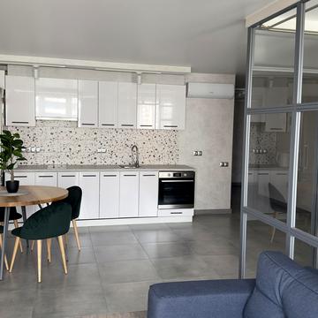 Літературна вул., 10-Б