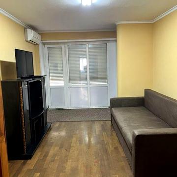 Здається затишна 2-кімнатна квартира біля Дастору