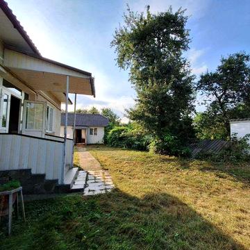 Будинок з ділянкою