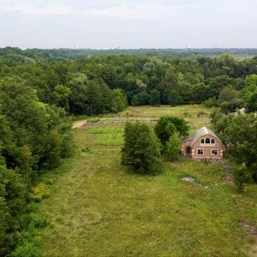 Будинок + 1 га землі біля лісу і річки