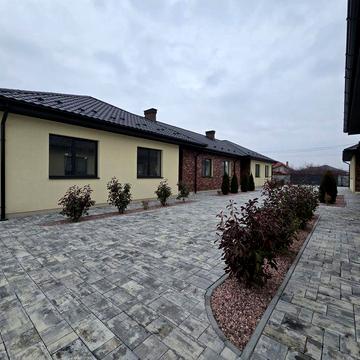 Продаж дуплекса 103 м² з ремонтом / 4 сотки / Минай / 4 хв до Ужгород