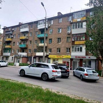 3-кімн. квартира, цегла, р-н ДК Орбіта! Без комісії!