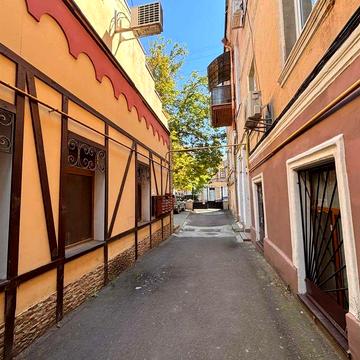 Простора 4 кім. квартира. Два рівні.  вул. Канатна