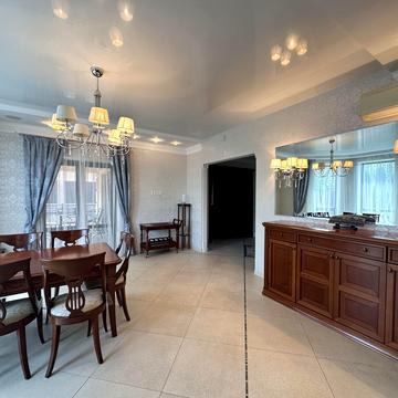 Молодіжна, 24